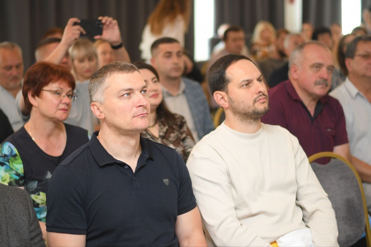 На фото (зліва направо) - заступник голови Рівненської ОДА О.Кохан та начальник Рівненської ОВА О.Коваль