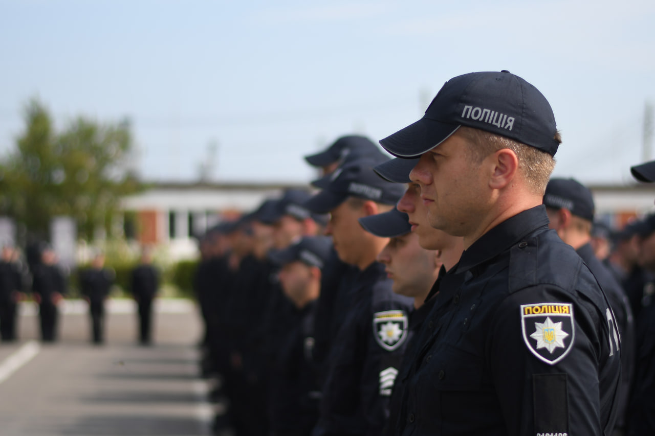 на фото патрульні поліцейські