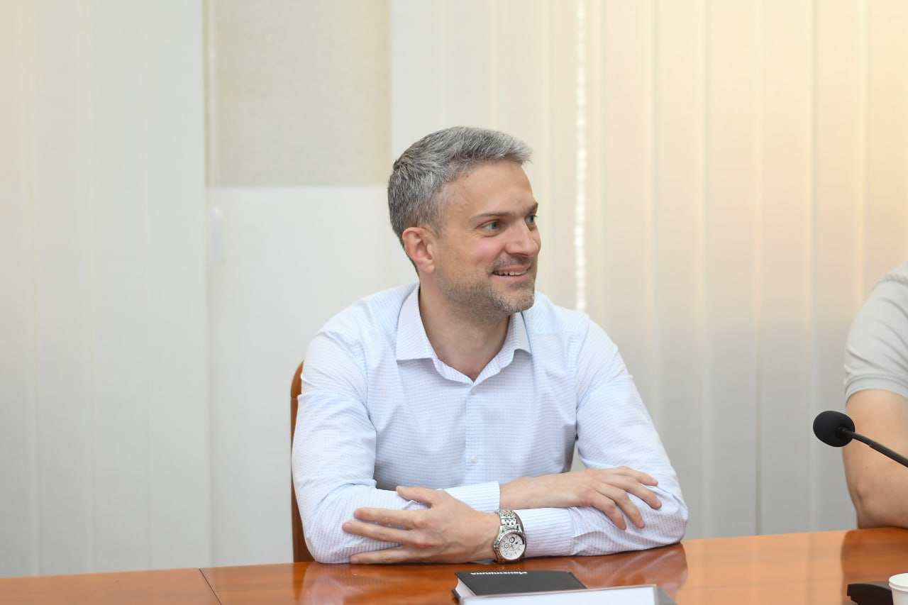 На фото - заступник голови Рівненської ОДА І.Павленко