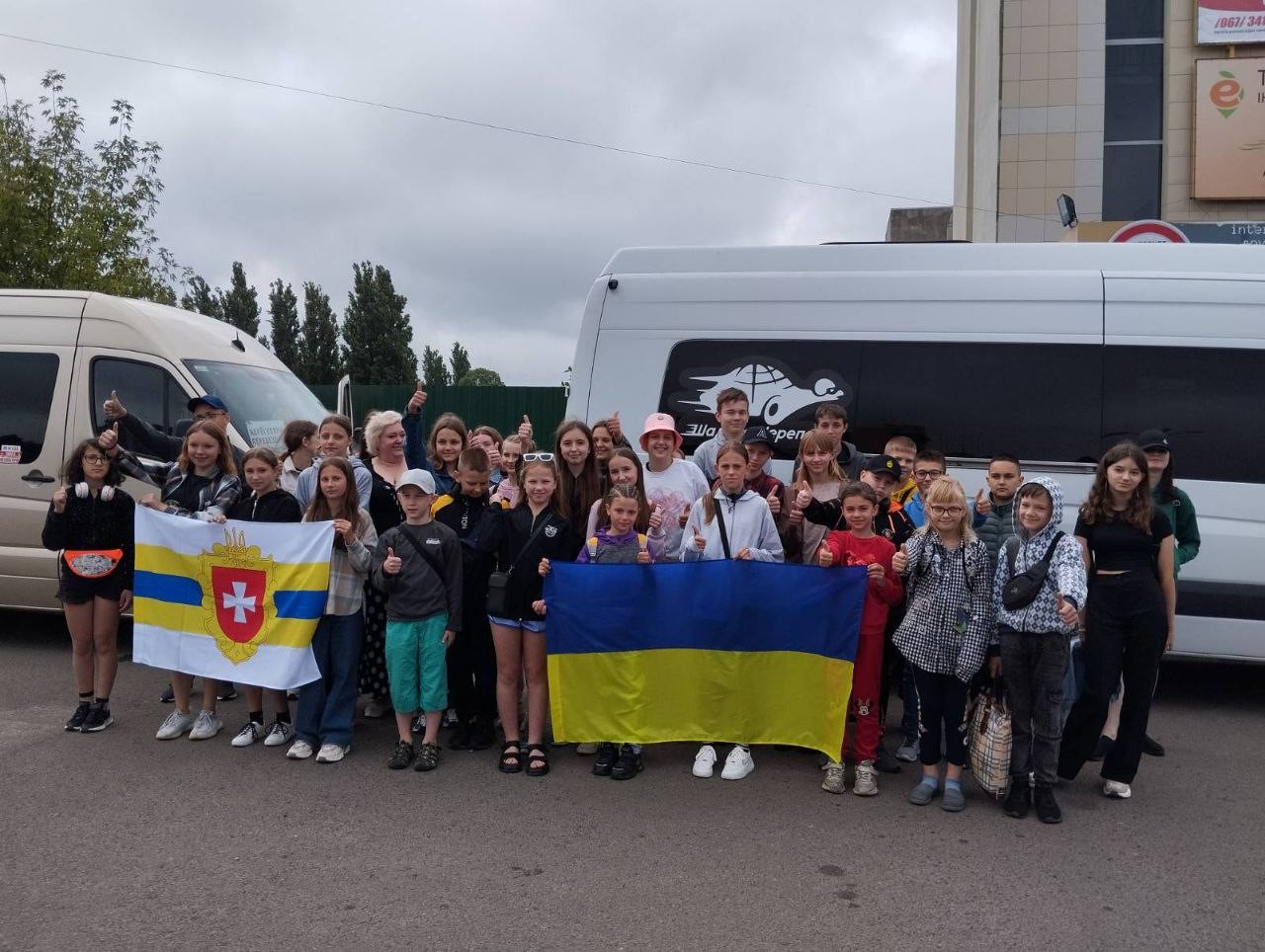 На фото - діти з Рівненщини, які вирушили на оздоровлення в Артек