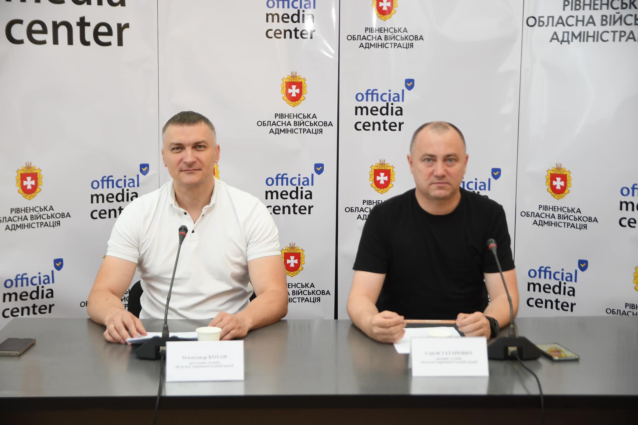 Спікер брифінгу - заступник голови Рівненської ОДА О.Кохан, модератор брифінгу - С.Татаренко під час онлайн-брифінгу