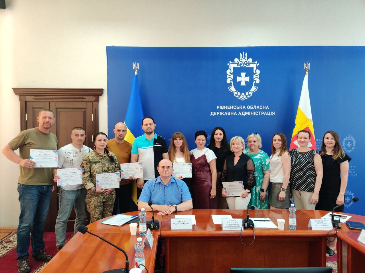 Керівництво Рівненської ОВА, Міжнародного агентства професійних кваліфікацій та ветерани, члени їхніх родин з Рівненської області, які пройшли курс соціально-психологічного супроводу