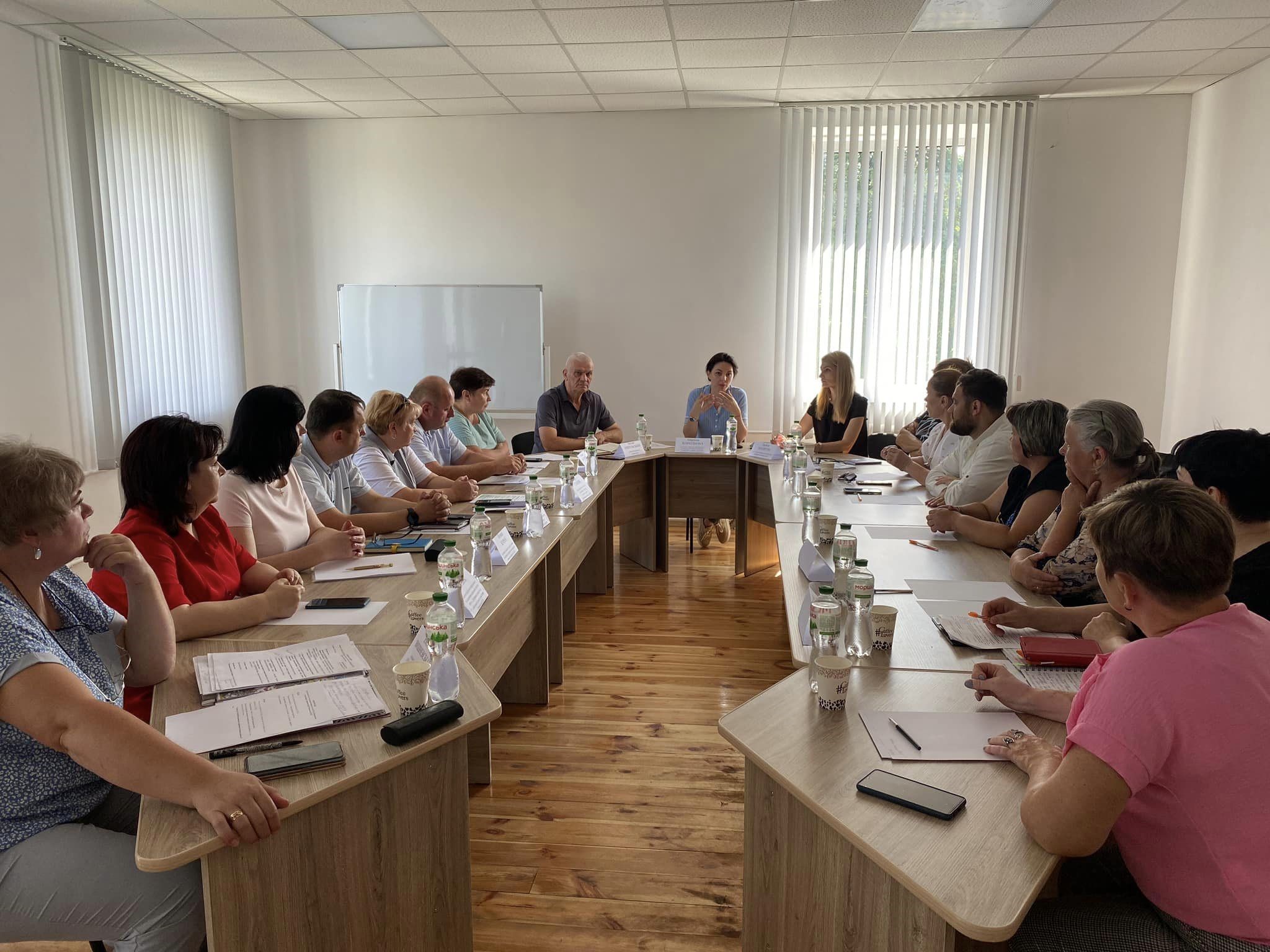 Учасники зустрічі під час презенації електронної карти ветеранських послуг