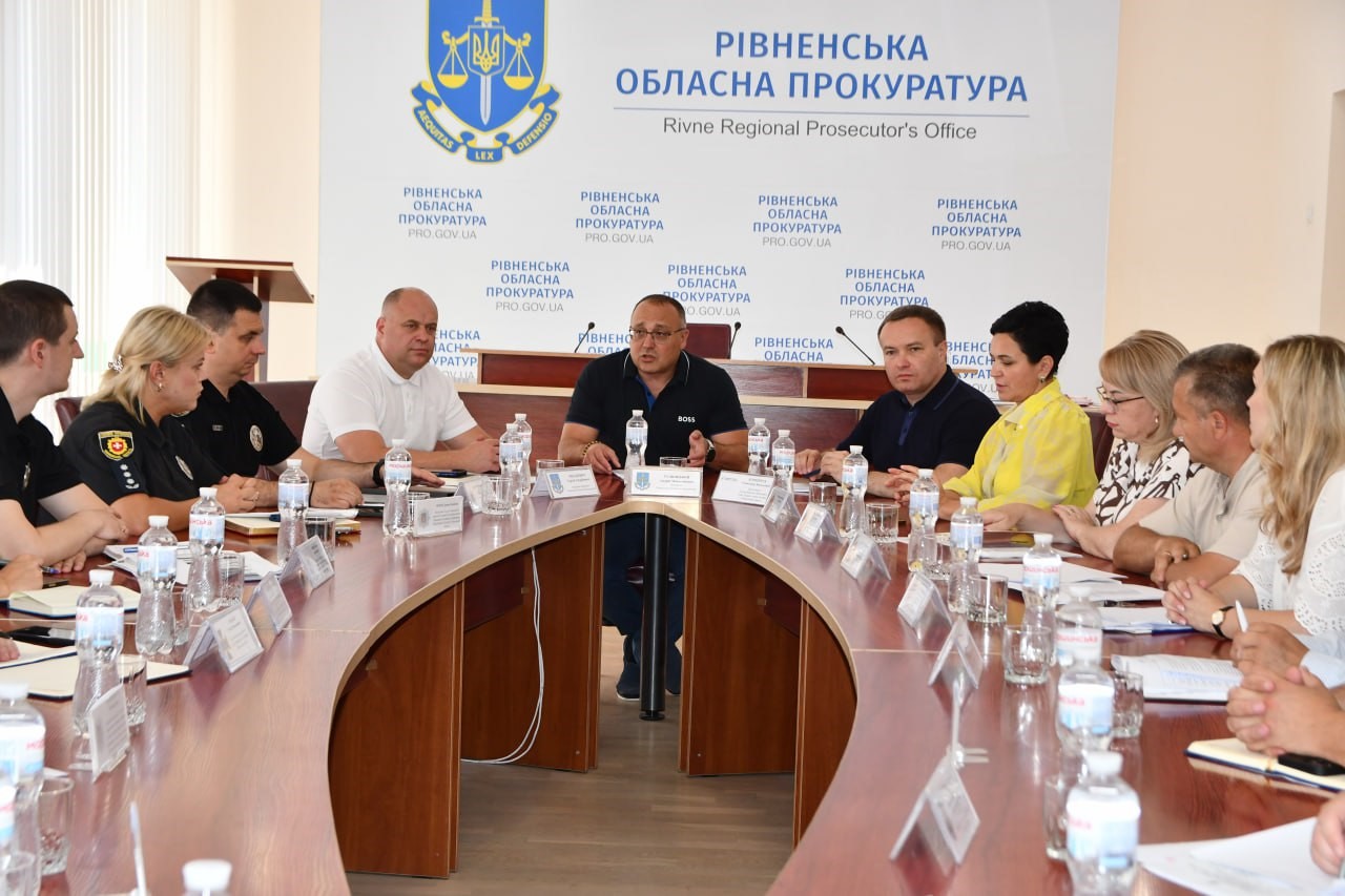 Учасники наради