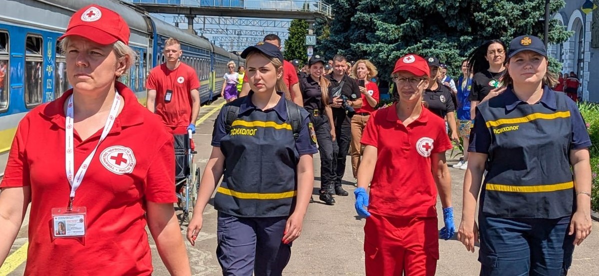На вокзалі зустрічають дев'ятий евакуаційний поїзд з Донеччини