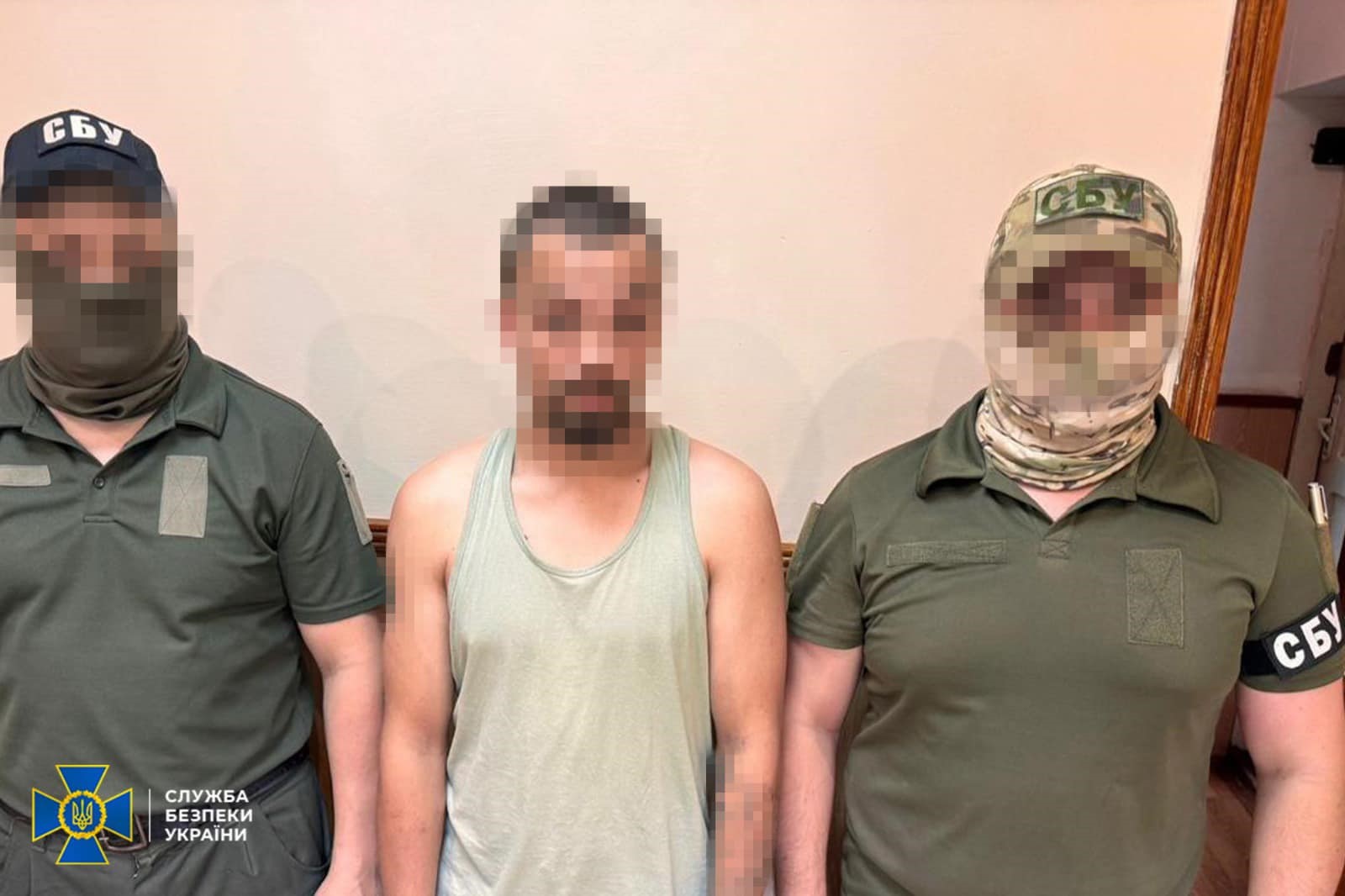 Співробітники СБУ та затриманий диверсант