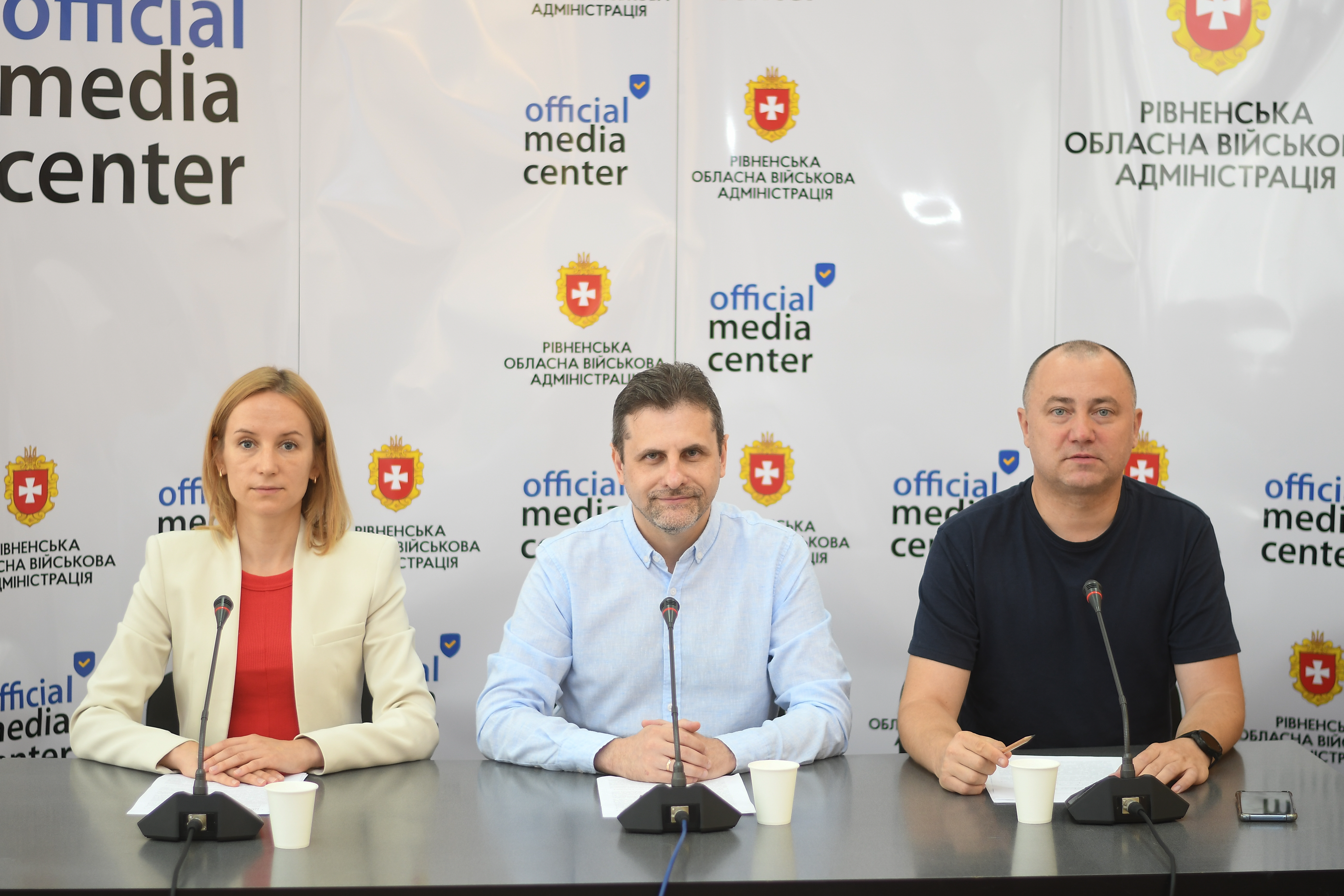 Учасники брифінгу: Роман Сафонов та Юлія Терентьєва.
Модератор Сергій Татаренко.
