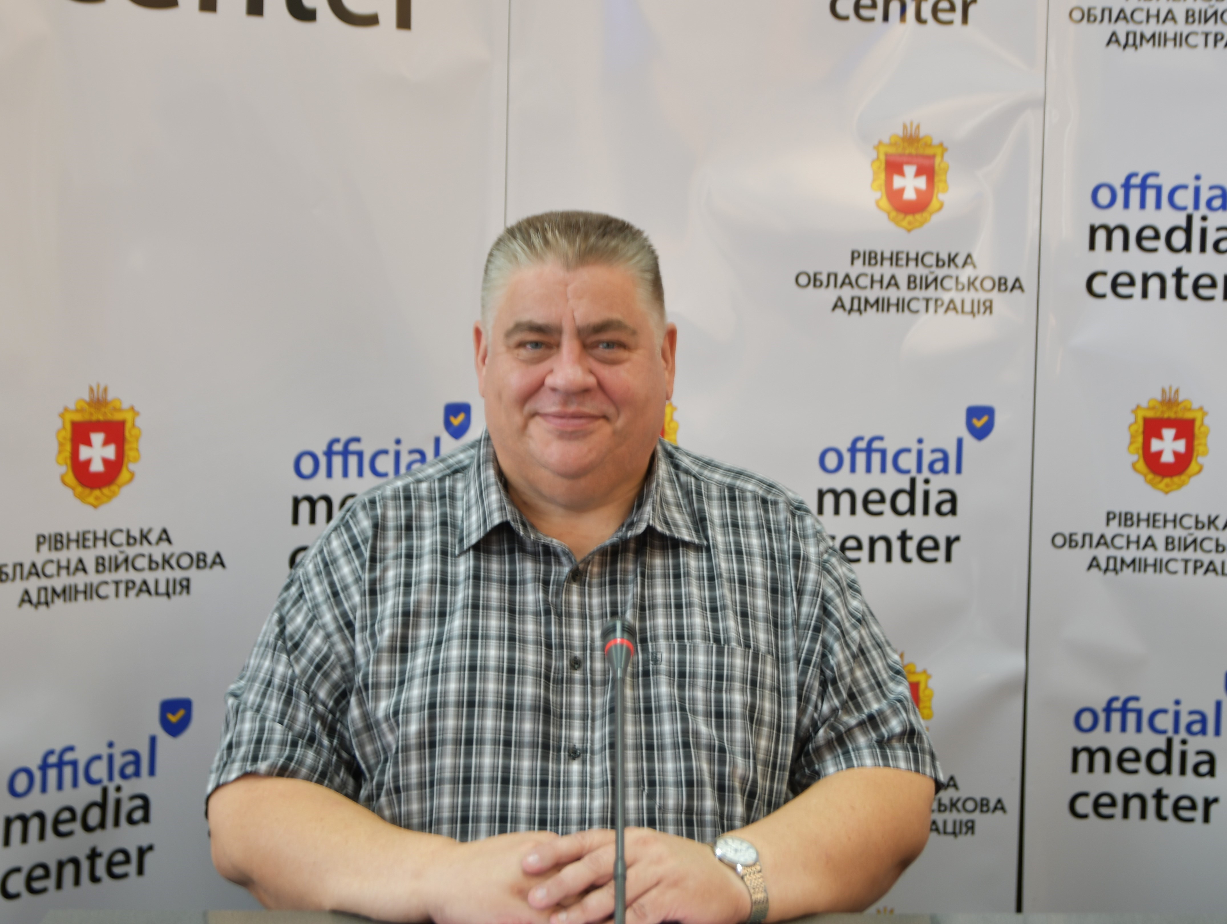 Начальник Управління у справах молоді та спорту ОДА Віталій Ліпський під час брифінгу в Рівненській ОДА.