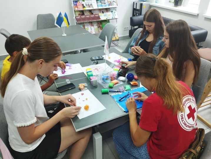 Відвідувачі реабілітаційного простору під час заняття