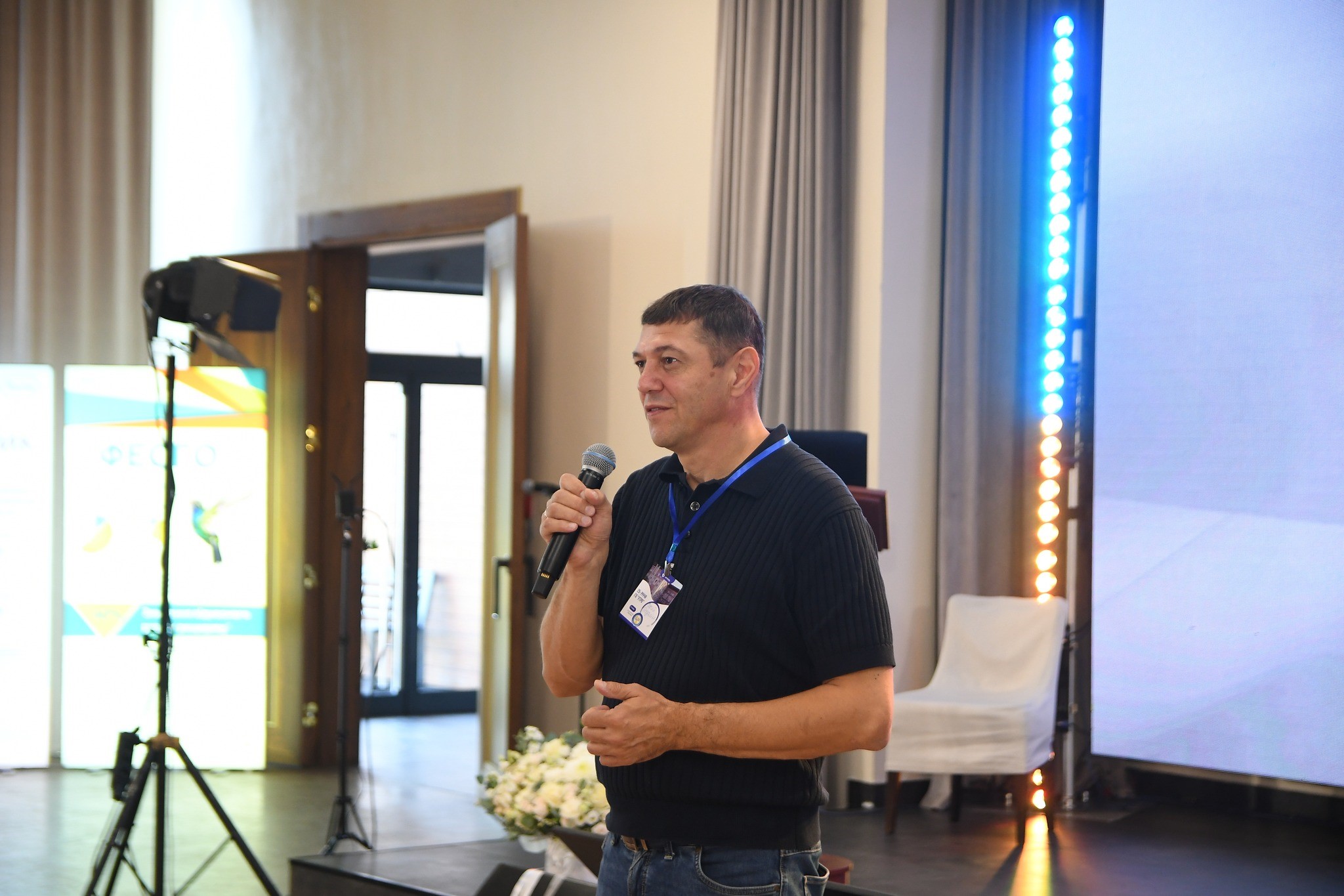 Перший заступник головаи ОДА С.Подолін звертається з вітальним словом до учасників заходу