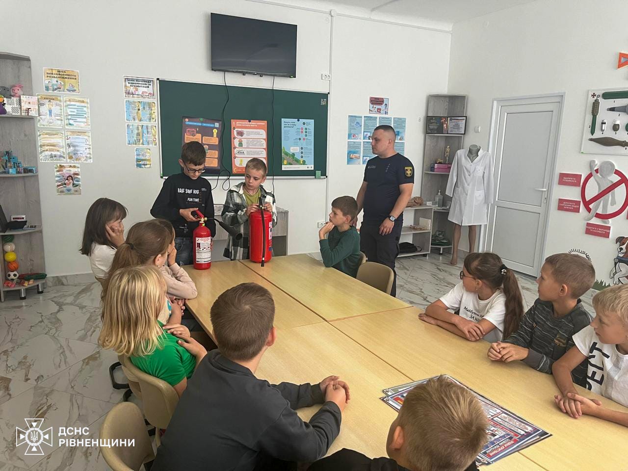 Діти на занятті в класі безпеки