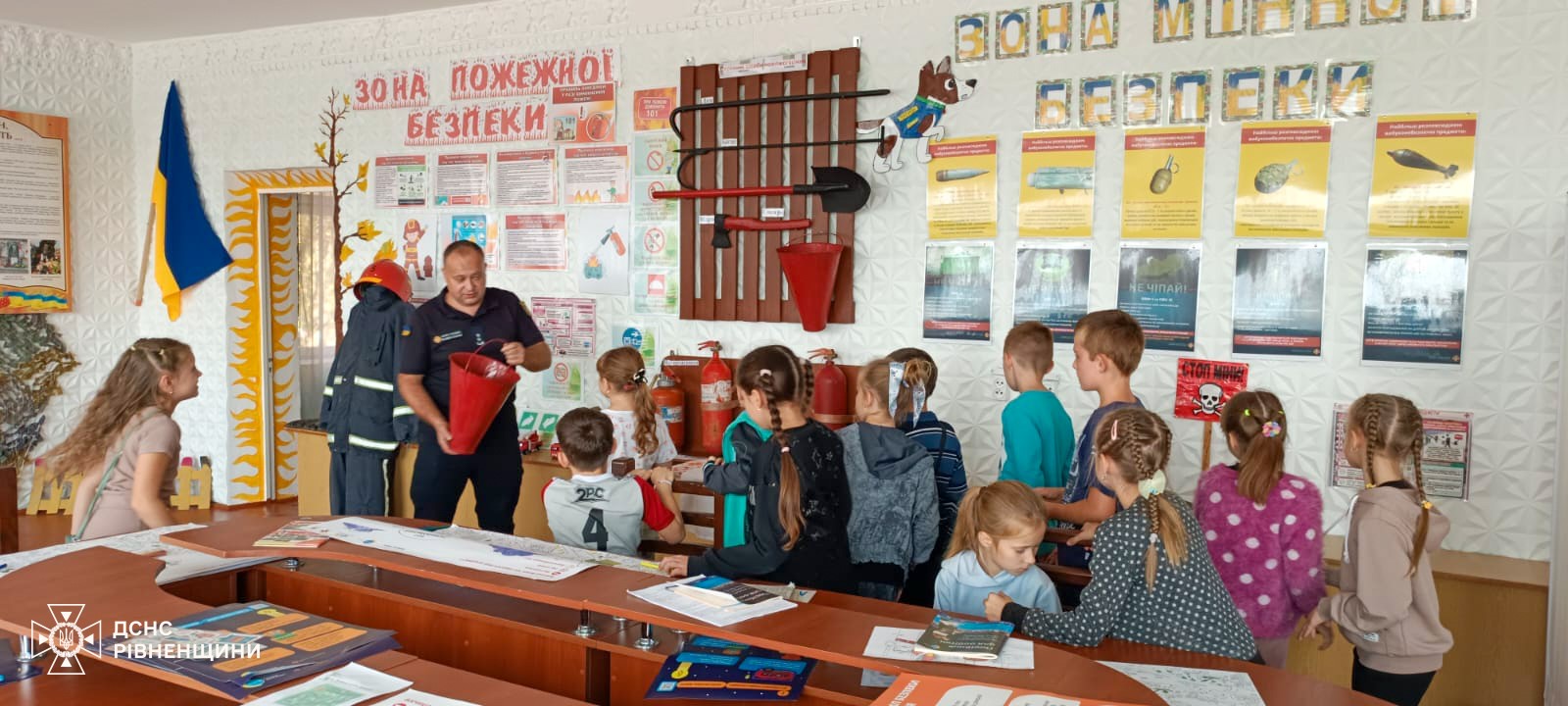 Діти на занятті в класі безпеки