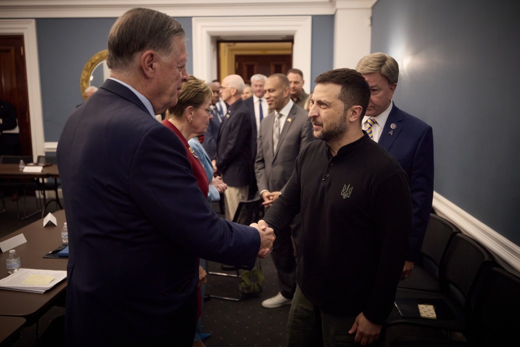 Володимир Зеленський представив План перемоги Президенту США