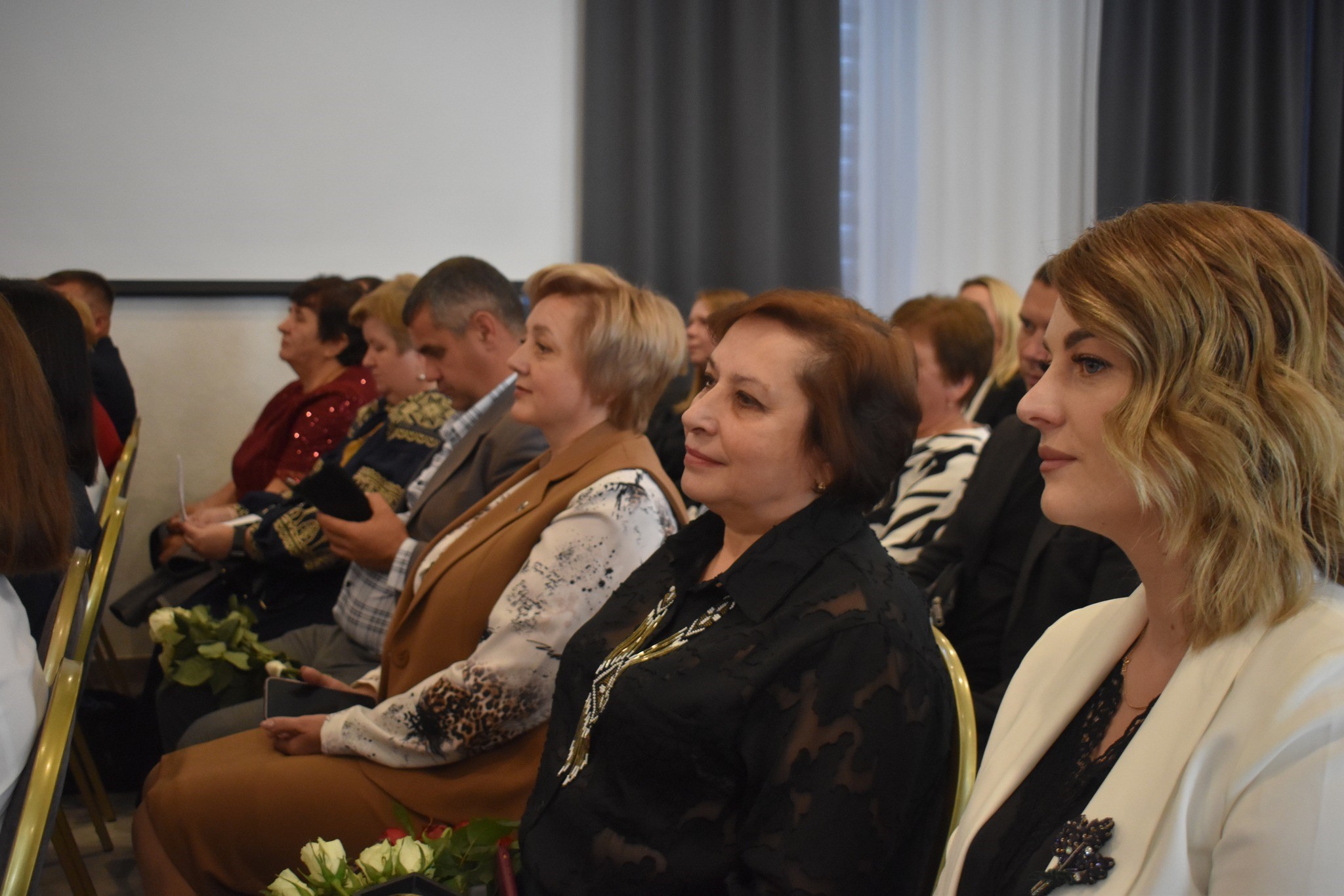 На Рівненщині нагородами та преміями відзначили кращих освітян