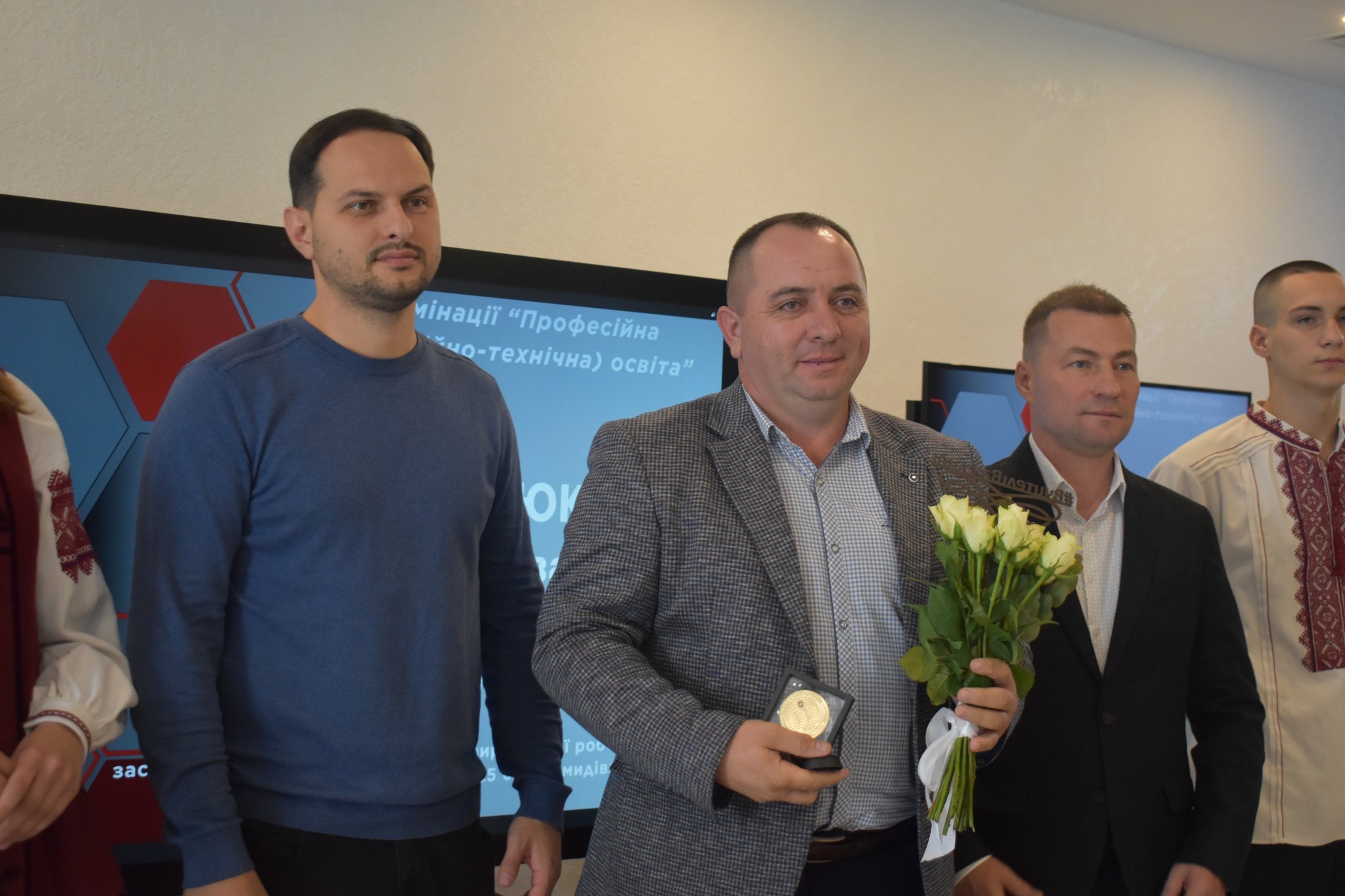 На Рівненщині нагородами та преміями відзначили кращих освітян