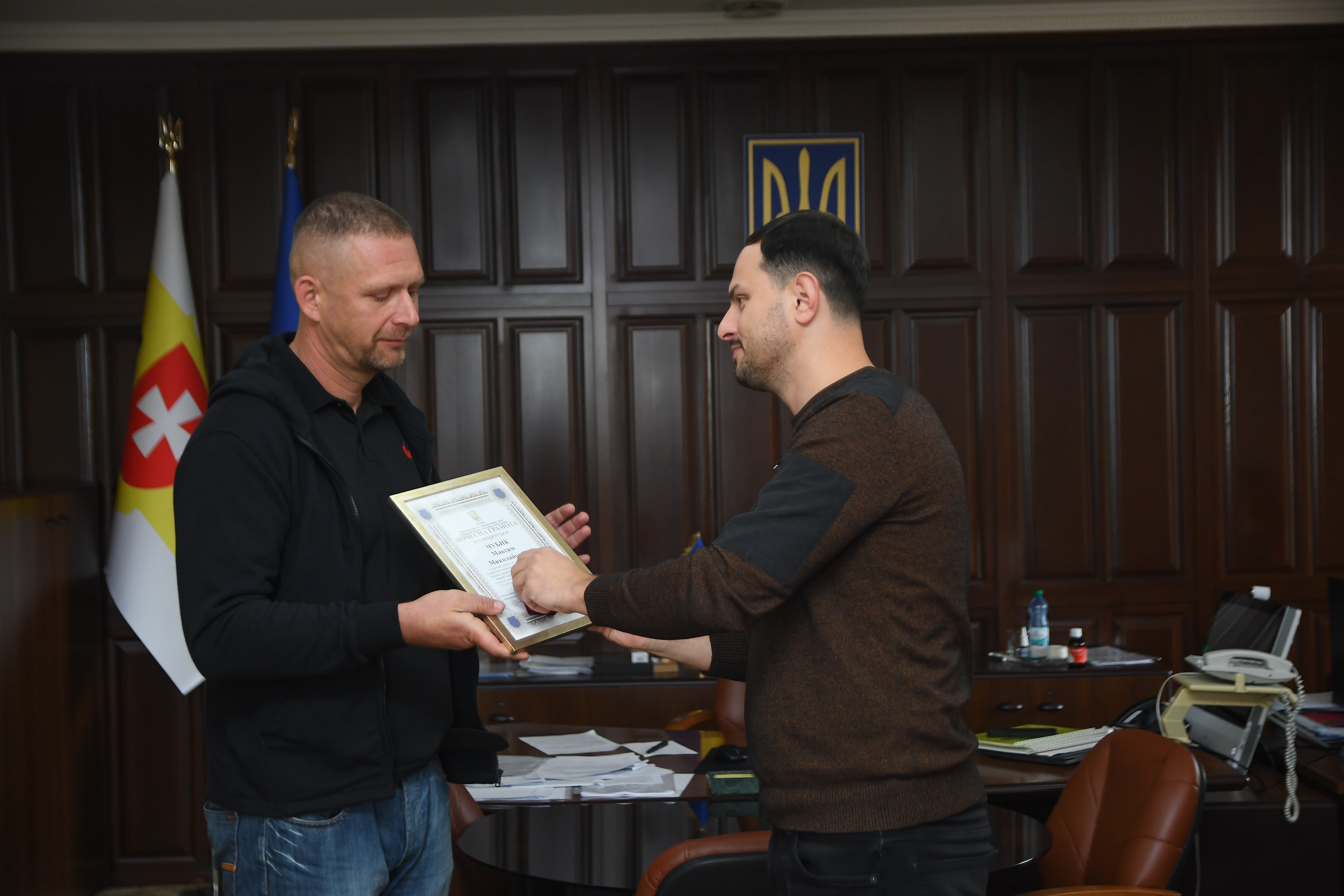 Максим Чубик отримав відзнаку від начальника Рівненської ОВА Олександра Коваля за активну громадянську позицію та психологічну допомогу ветеранам