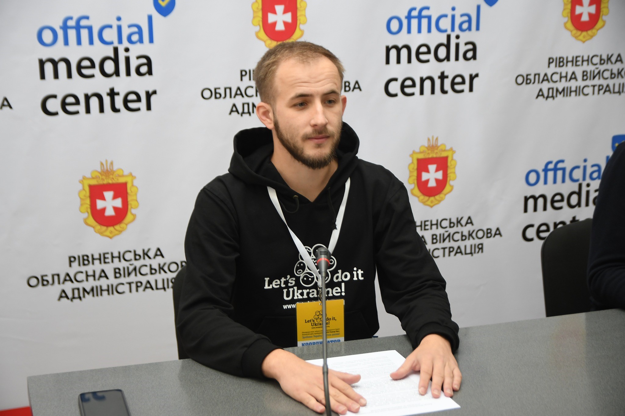 Спікер брифінгу в Рівненській ОДА - обласний координатор Всеукраїнського молодіжного руху «Let’s do it Ukraine» та міжнародної акції «Всесвітній день прибирання» Ігор Хоменко