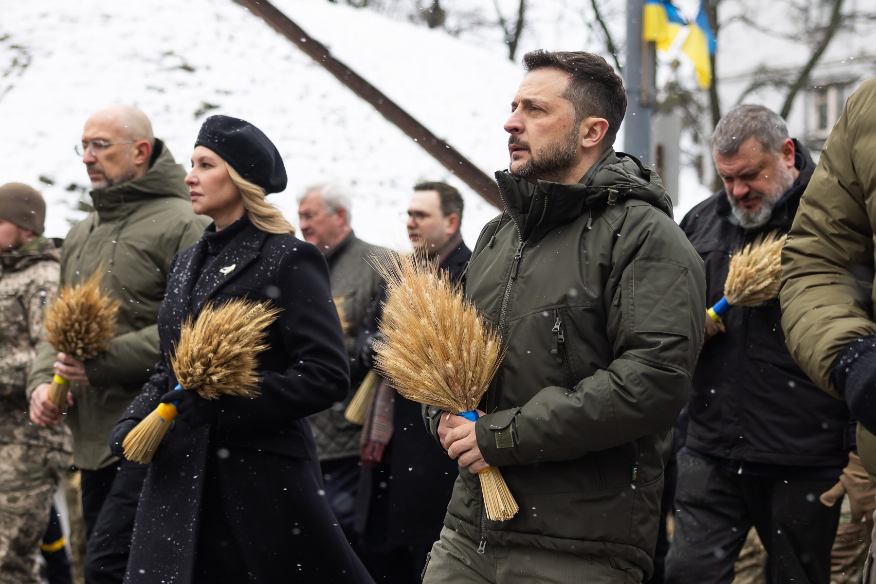 Президент та перша леді вшанували пам’ять жертв голодоморів в Україні