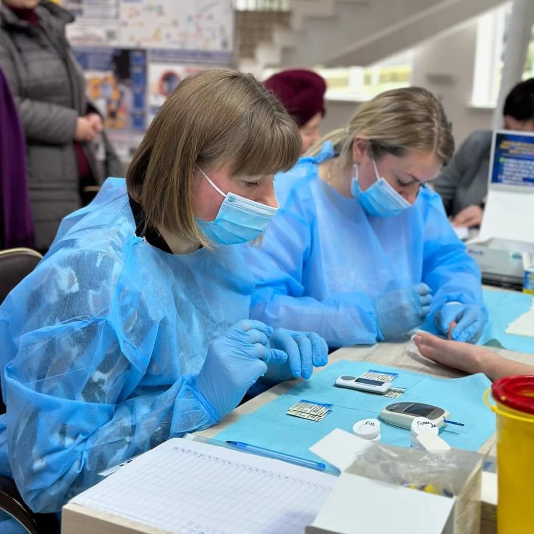 На Рівненщині продовжують працювати мобільні медбригади