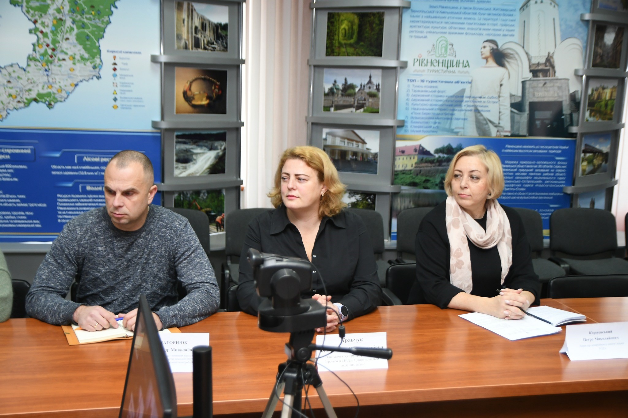 Учасники засідання координаційної ради з питань протидії ВІЛ-інфекції/СНІДу та туберкульозу