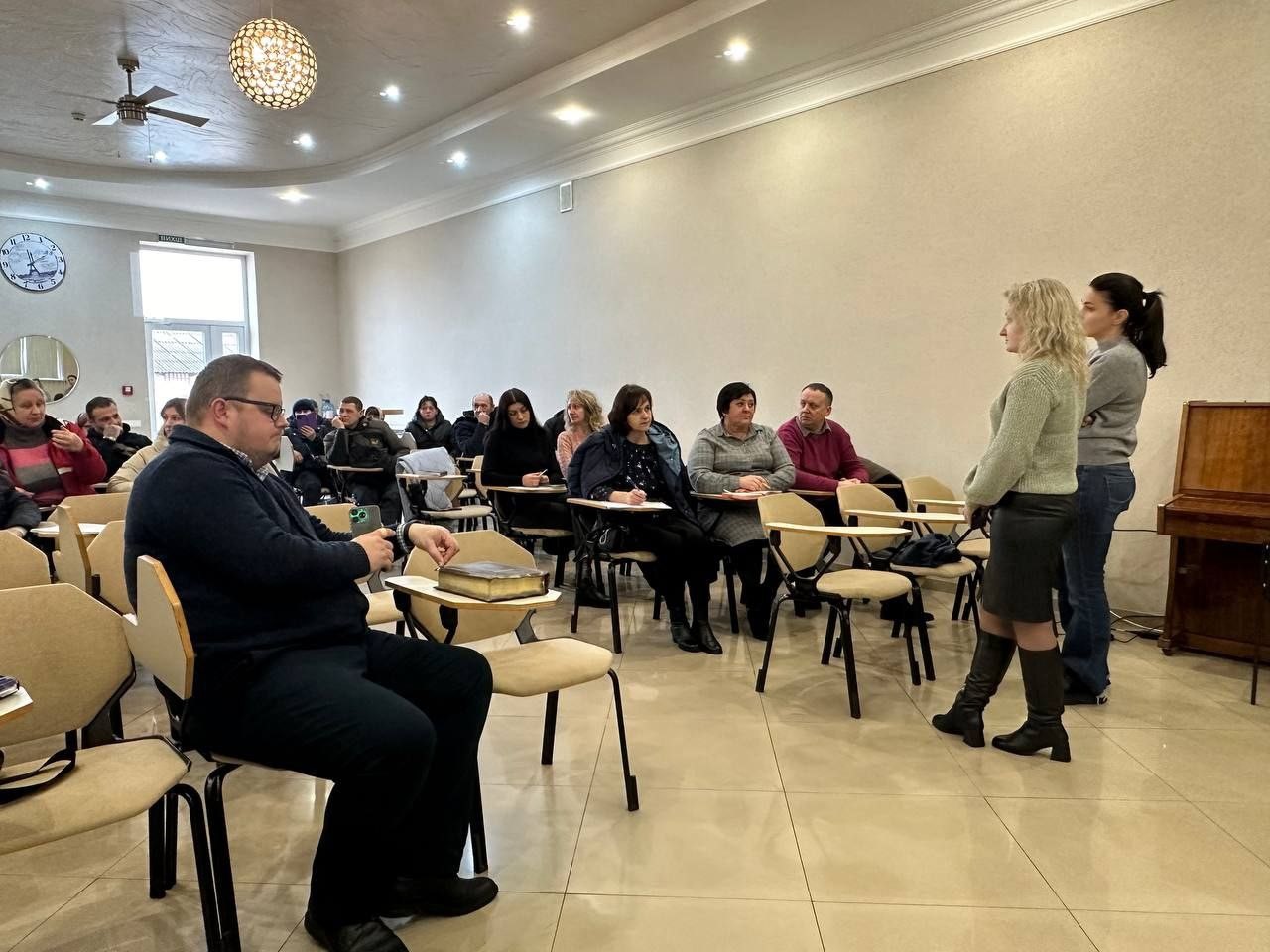 У Сарнах консультували ветеранів та відповідали на суспільні запити