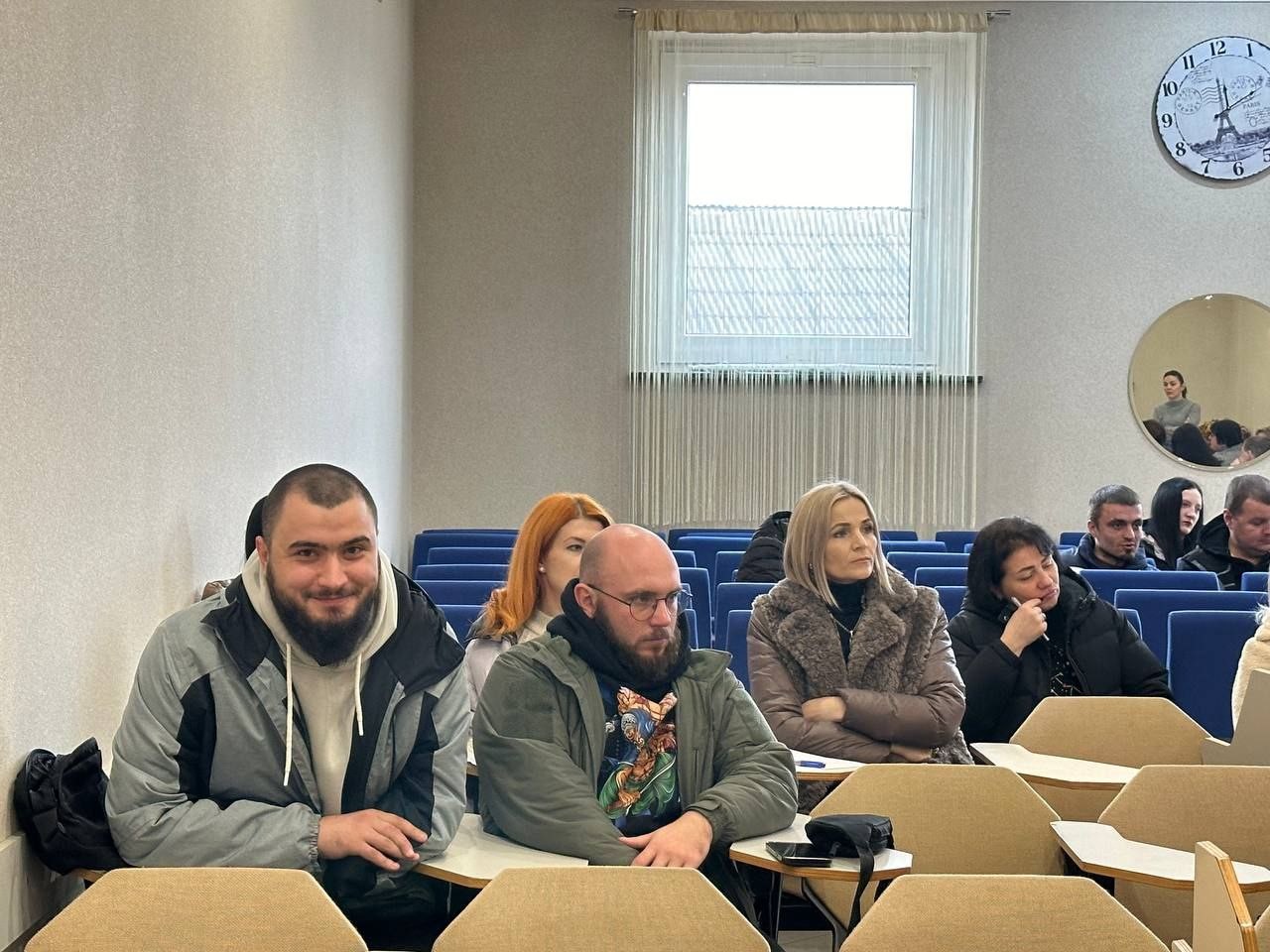 У Сарнах консультували ветеранів та відповідали на суспільні запити