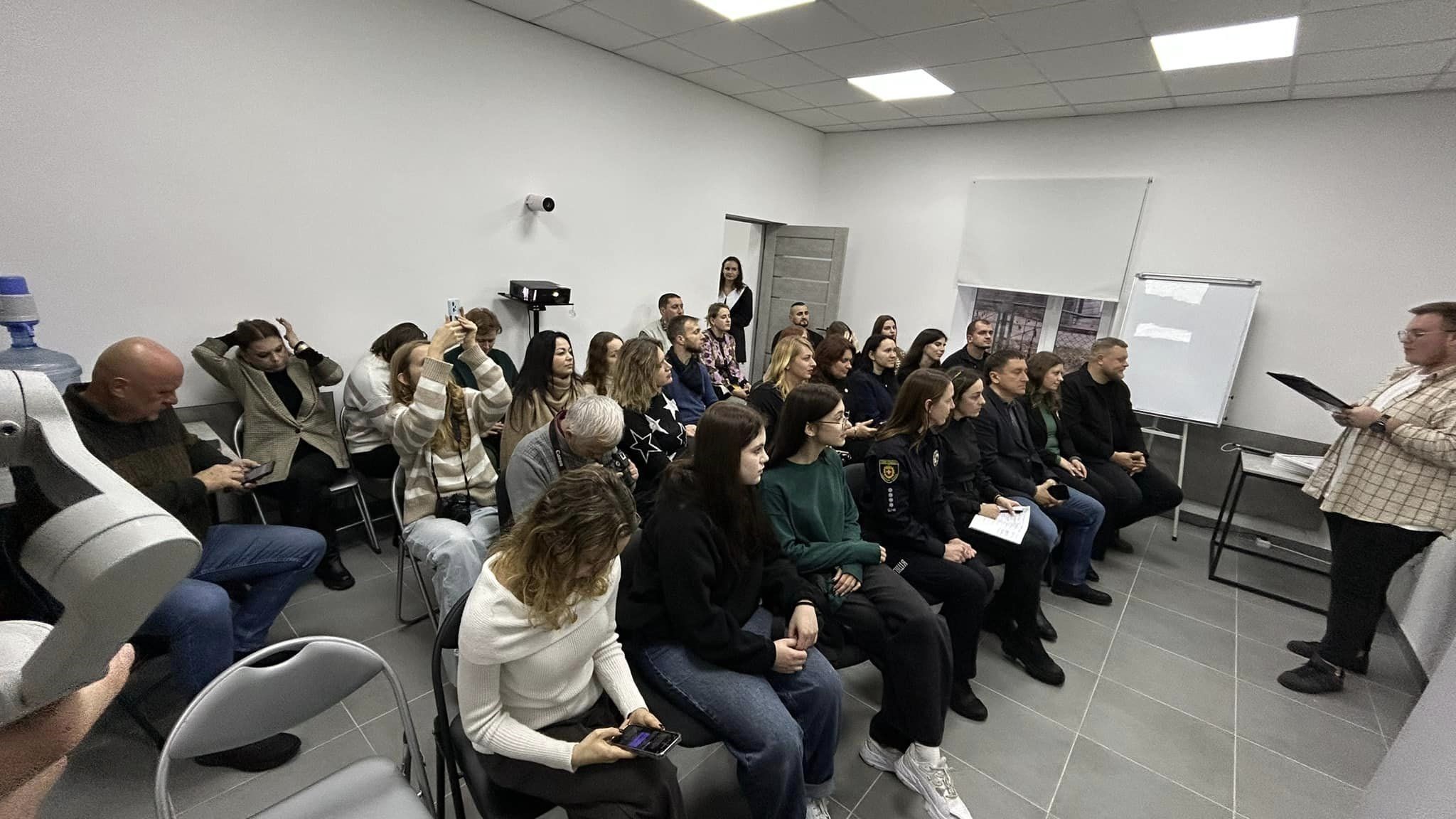 Учасники відкриття Молодіжного центру