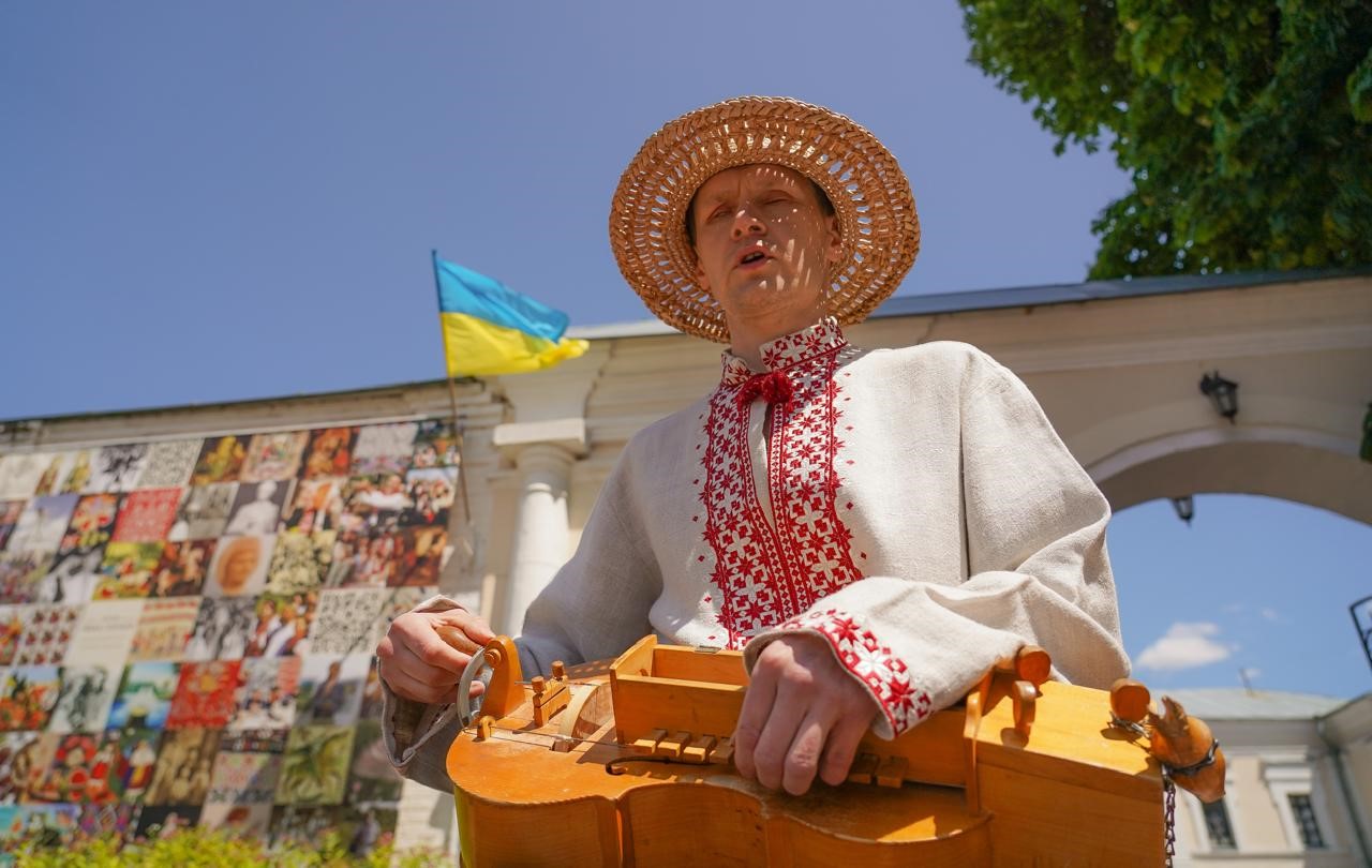 До ЮНЕСКО внесли українську традицію кобзарства та лірникування. Серед носіїв традиції - лірник з Рівненщини