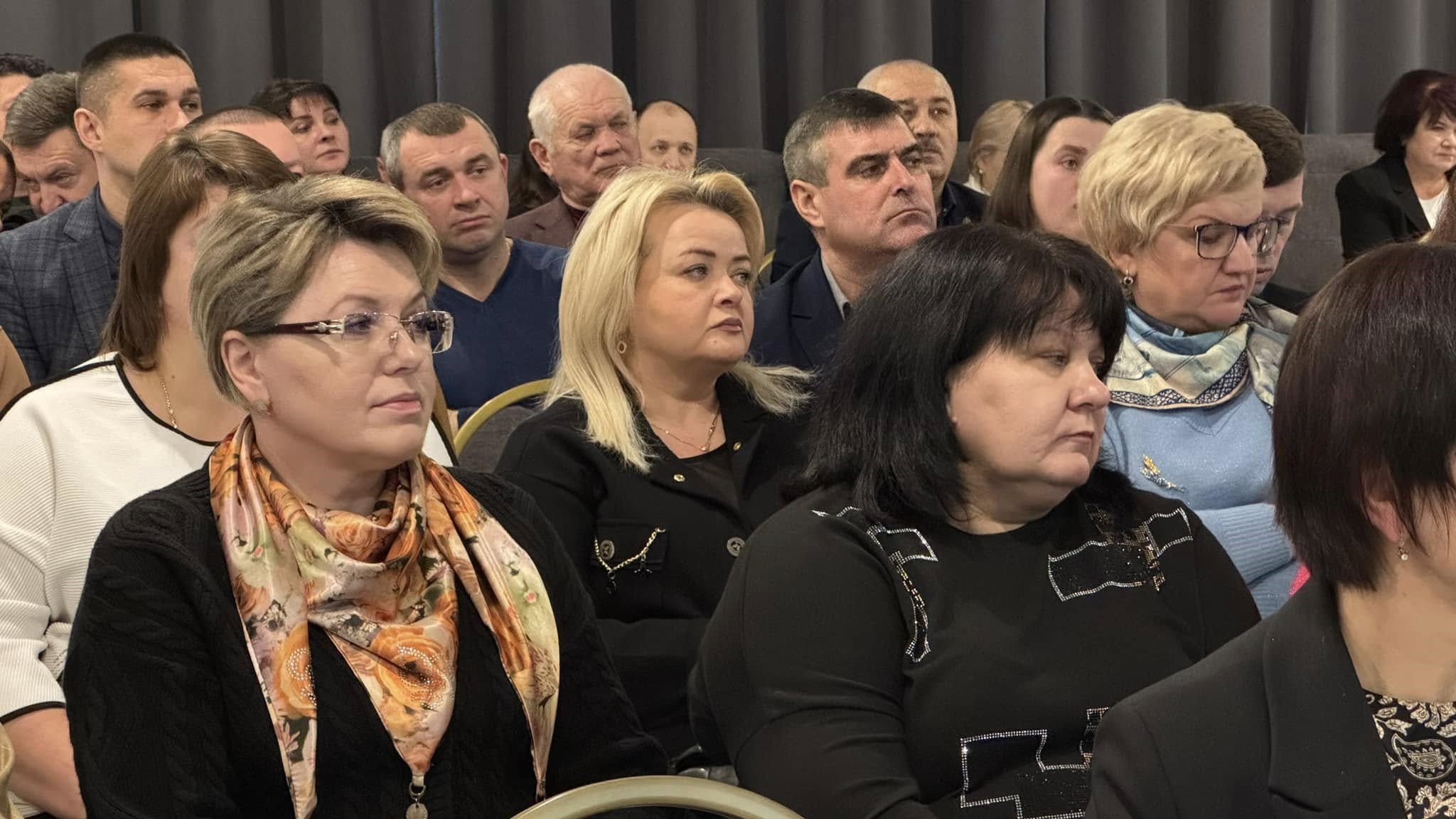 Учасники зістрічі з керівниками громад Рівненщини у межах діалогової платформи