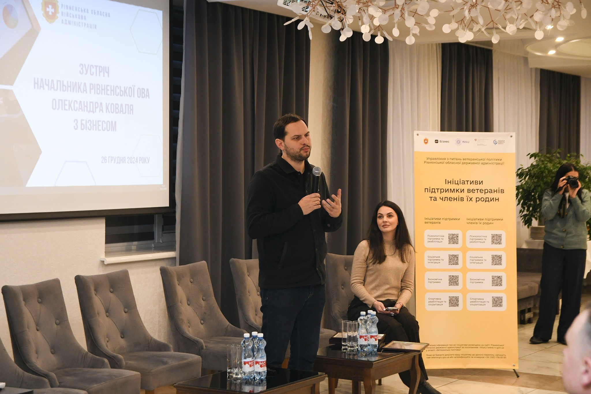 Начальник Рівненської  ОВА О.Коваль звертається з промовою до учасників «Діалогу влади з бізнесом»