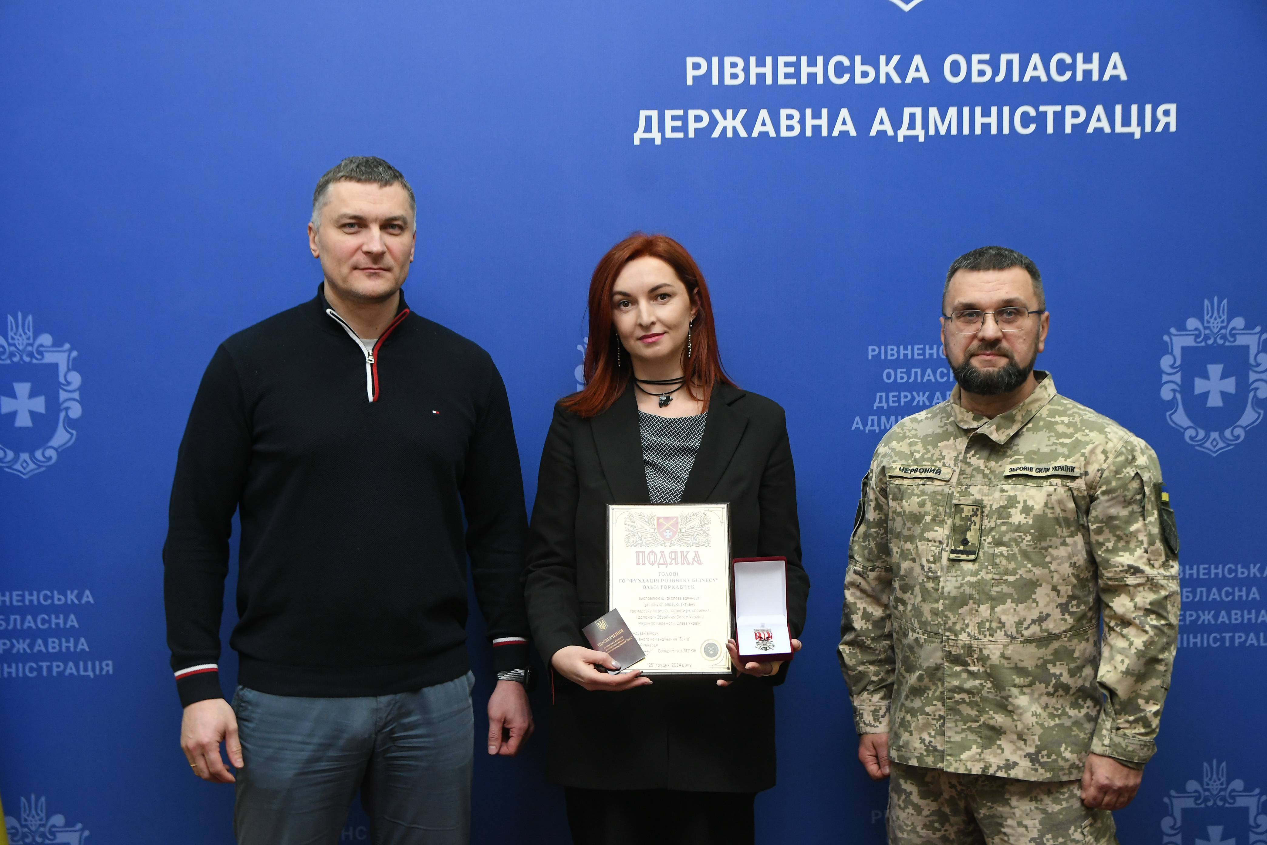 керівниця ГО «Фундація розвитку бізнесу» Ольга Горкавчук отримує подяку