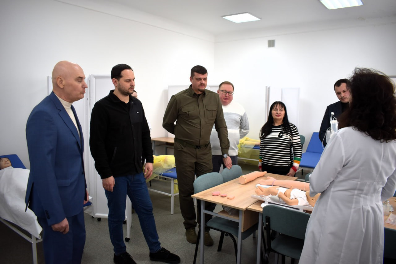 Керівники Рівненської та Луганської ОВА у релокованому Луганському державному медичному університеті