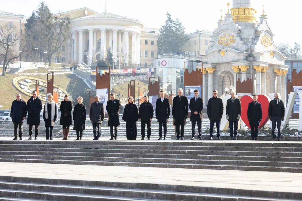Президент і перша леді разом з іноземними лідерами вшанували пам’ять загиблих воїнів