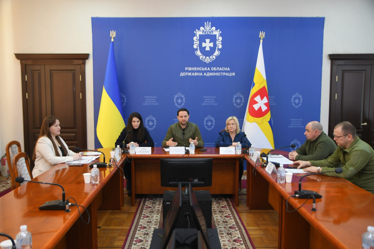 учасники наради
