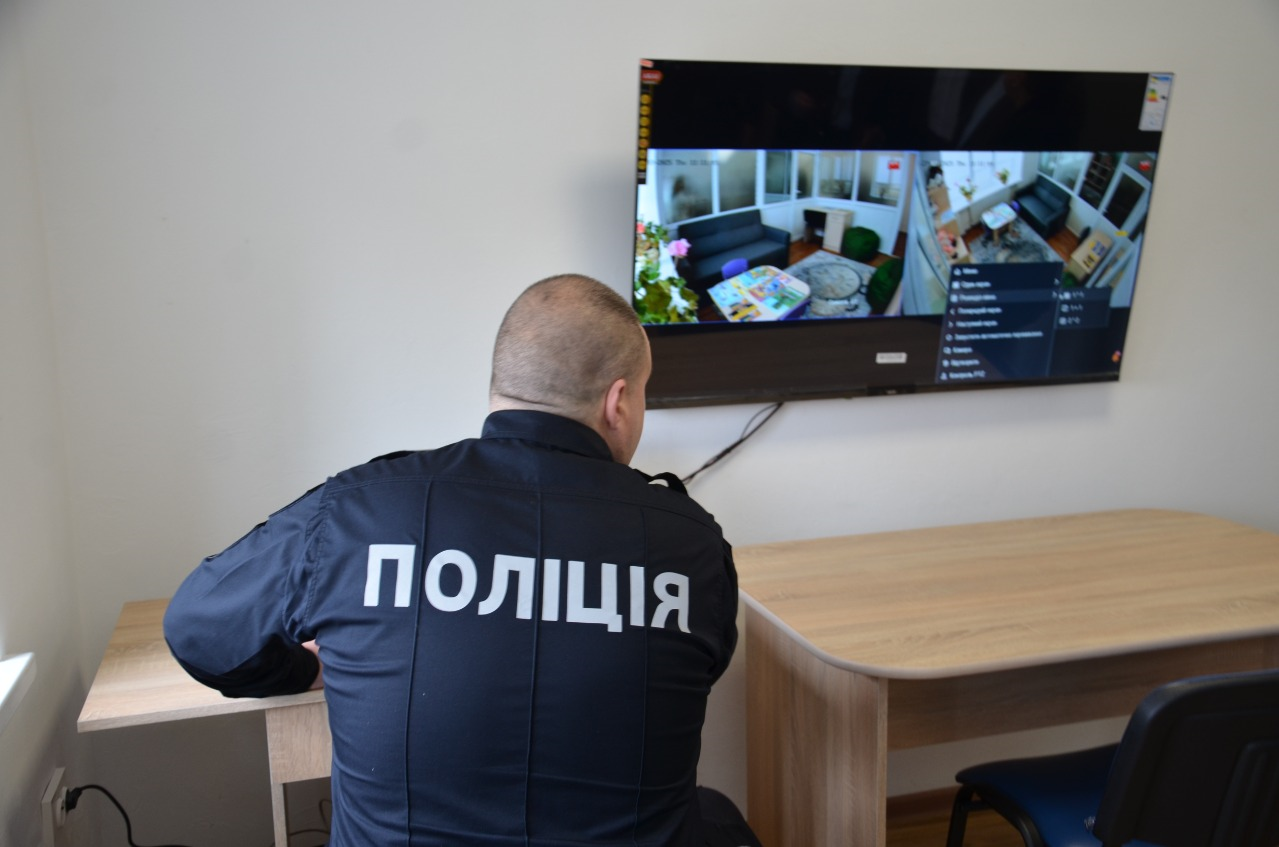 Поліцейські, які зможуть спостерігати за дітьми у "зеленій кімнаті"