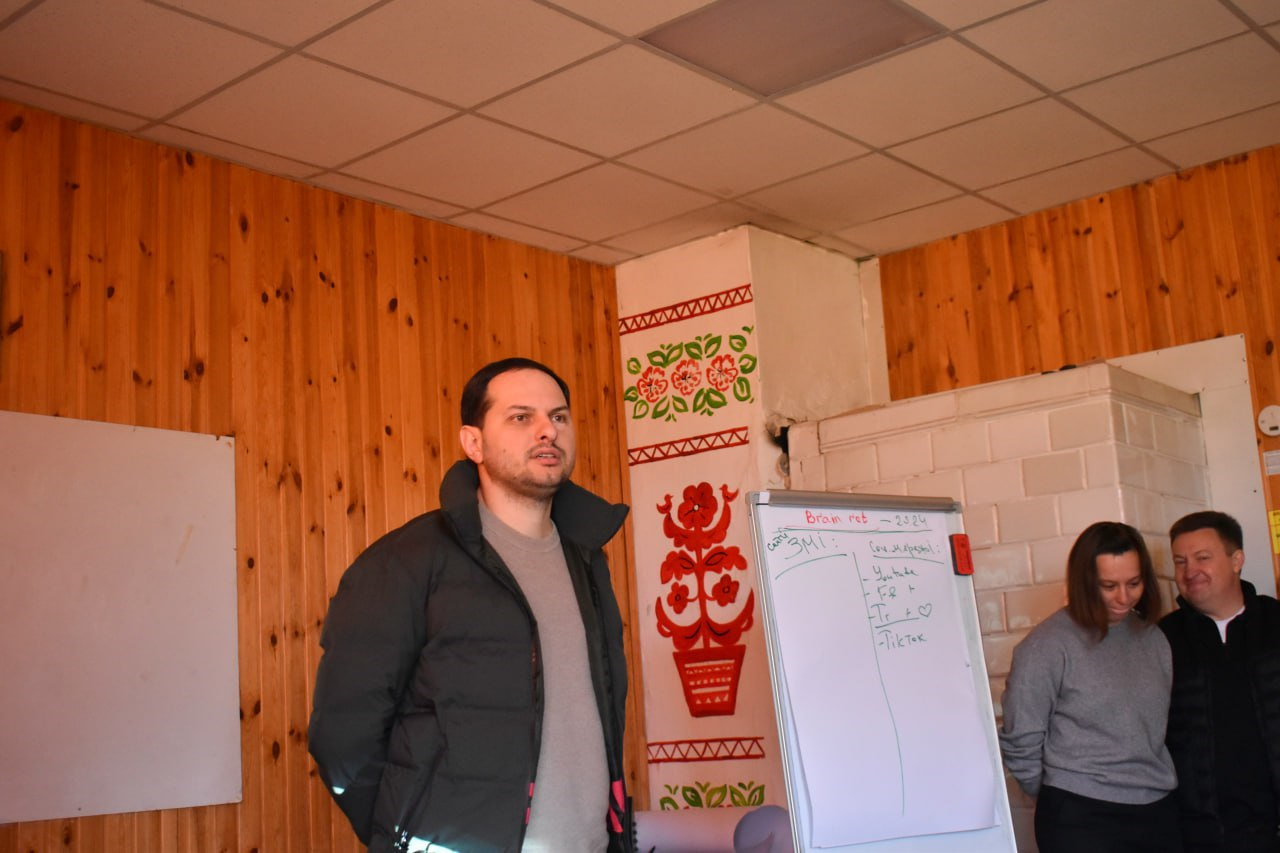 Зустріч начальника Рівненської ОВА Олександра Коваля із дітьми з прифронтових регіонів, які відпочивають на Рівненщині