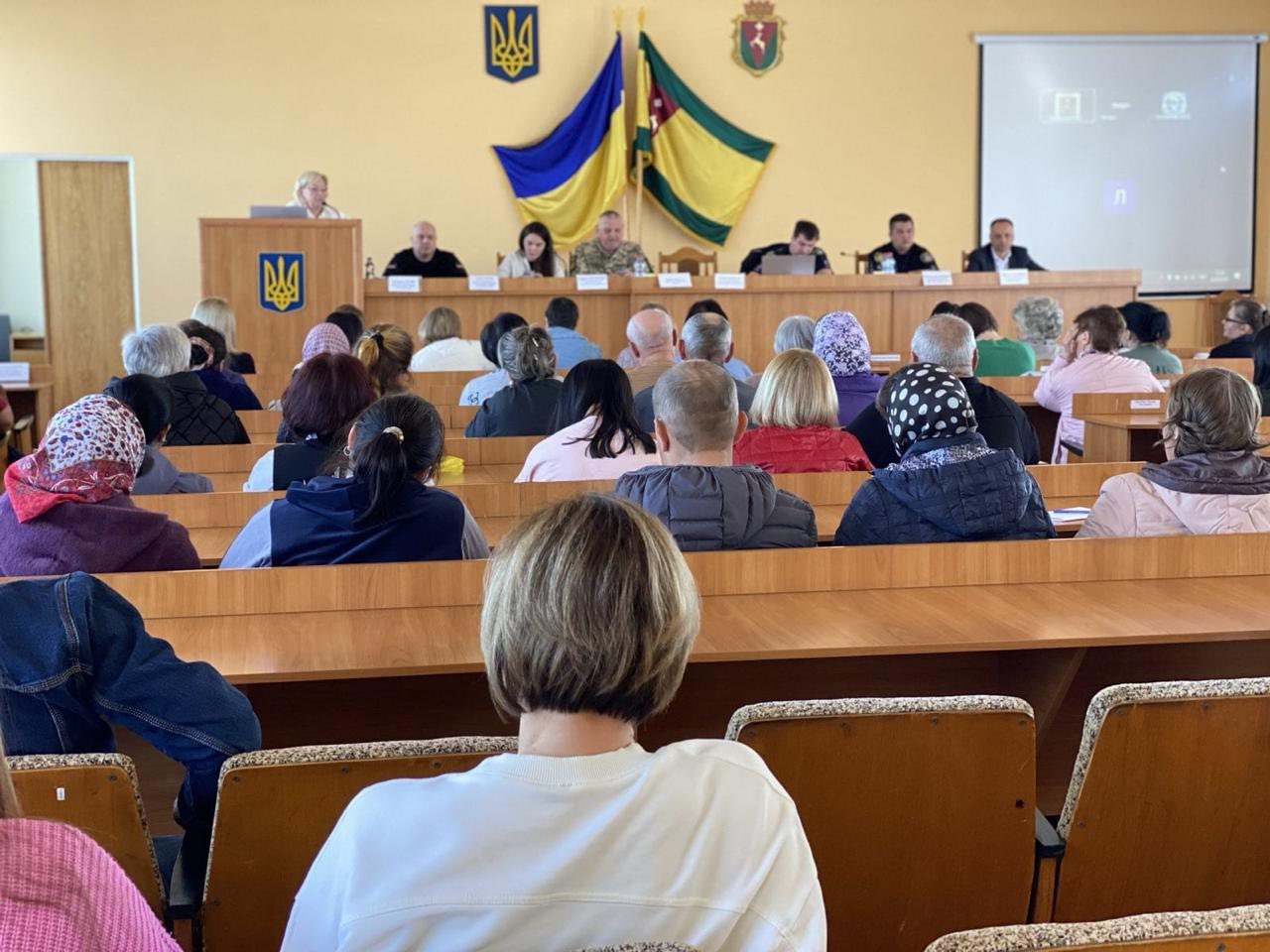 Учасники зустрічі з родинами зниклих безвісти військових