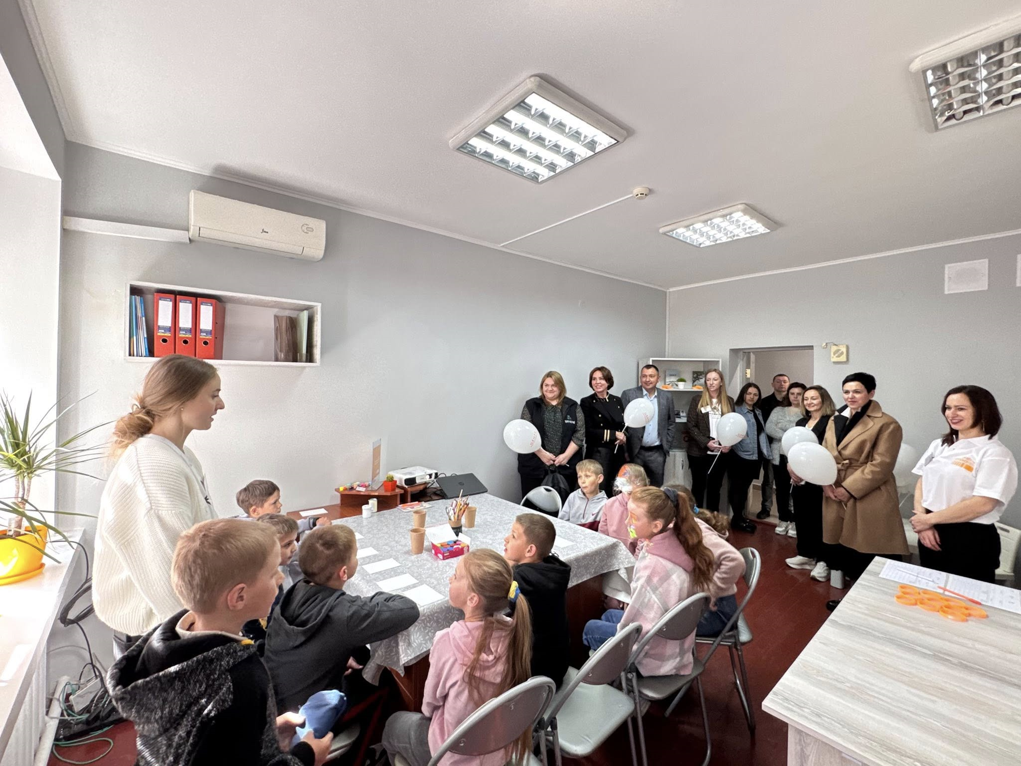 Заступниця голови Рівненської ОДА Людмила Шатковська та начальниця Головного управління Національної соціальної сервісної служби у Рівненській області Юлія Шигорева з моніторинговим візитом відвідали Центр Життєстійкості у Корнинській ТГ