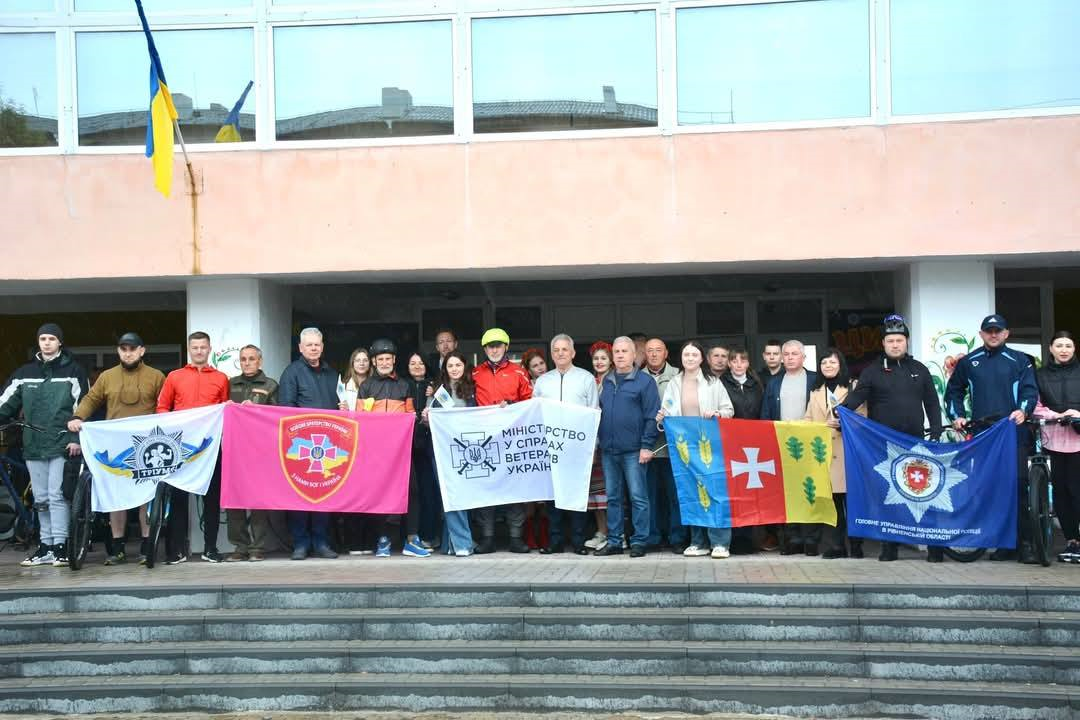 Учасники ветеранського велопробігу пам’яті «Шануємо пам’ять Захисників і Захисниць України»