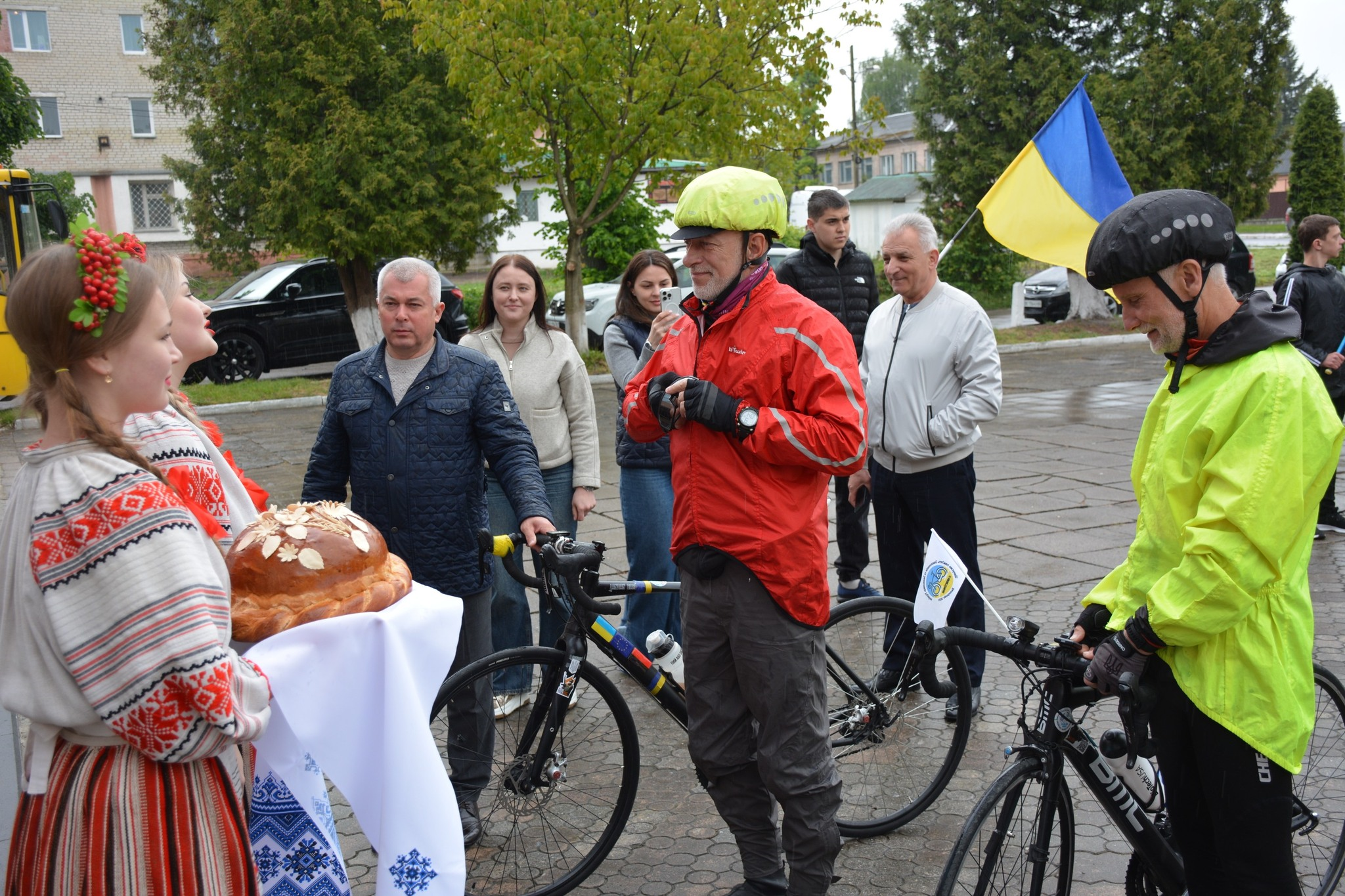 Учасники ветеранського велопробігу пам’яті «Шануємо пам’ять Захисників і Захисниць України»