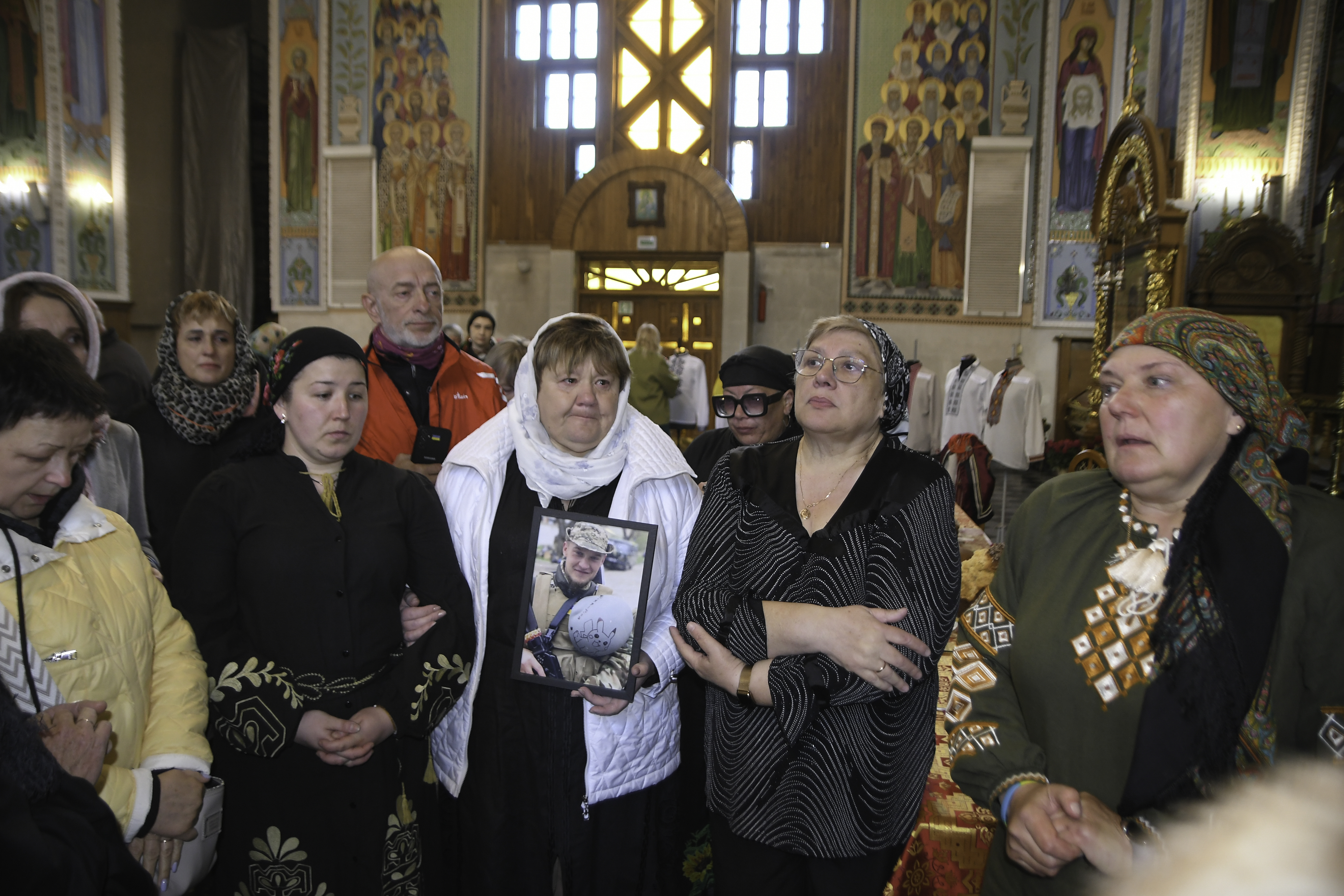 Родини полеглих Героїв - матері, дружини, діти зустріли учасників ветеранського велопробігу пам’яті «Шануємо пам’ять Захисників і Захисниць України»