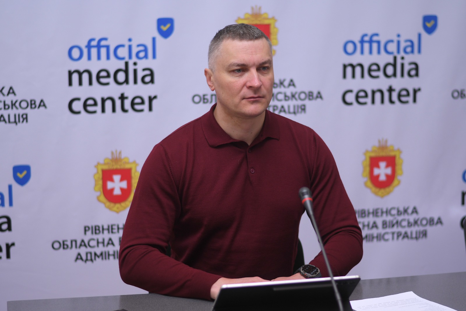 Заступник голови Рівненської ОДА Олександр Кохан під час брифінгу