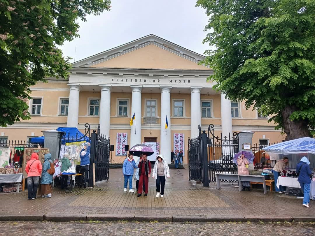 Етно-фестиваль "Музейні гостини-2025" на подвір'ї Рівненського обласного краєзнавчого музею.