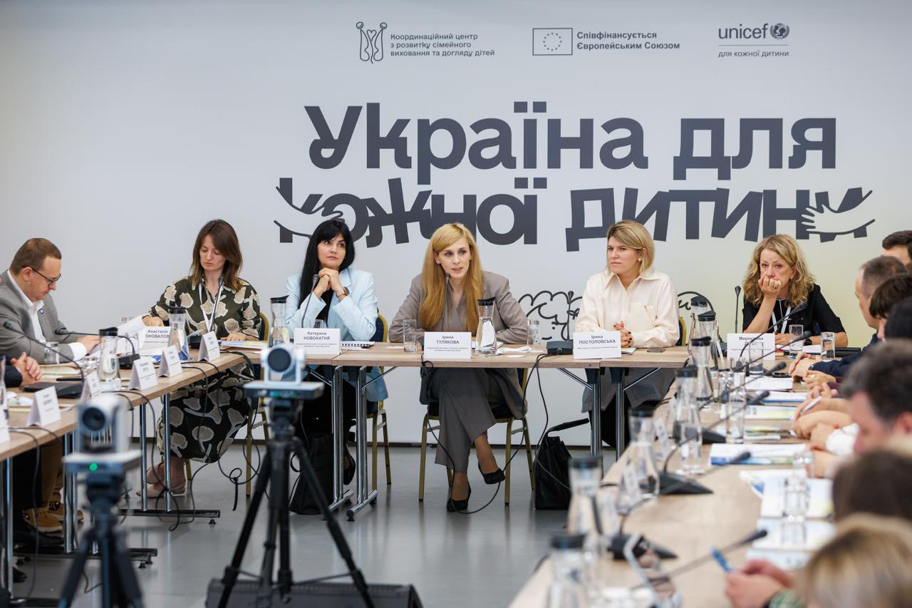 Засідання Ради регіонів, що об’єднало профільних заступників голів облдержадміністрацій, представників міністерств та відомств, які опікуються питаннями захисту дітей. Участь у нараді взяла заступниця голови Рівненської ОДА Людмила Шатковська.