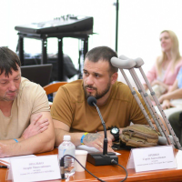 У межах візиту відбулася нарада щодо реалізації ветеранської політики в області. Участь у заході взяли начальник Рівненської ОВА Олександр Коваль, представники профільних служб, районів, громад, а також майже 50 ветеранів з різних куточків області.