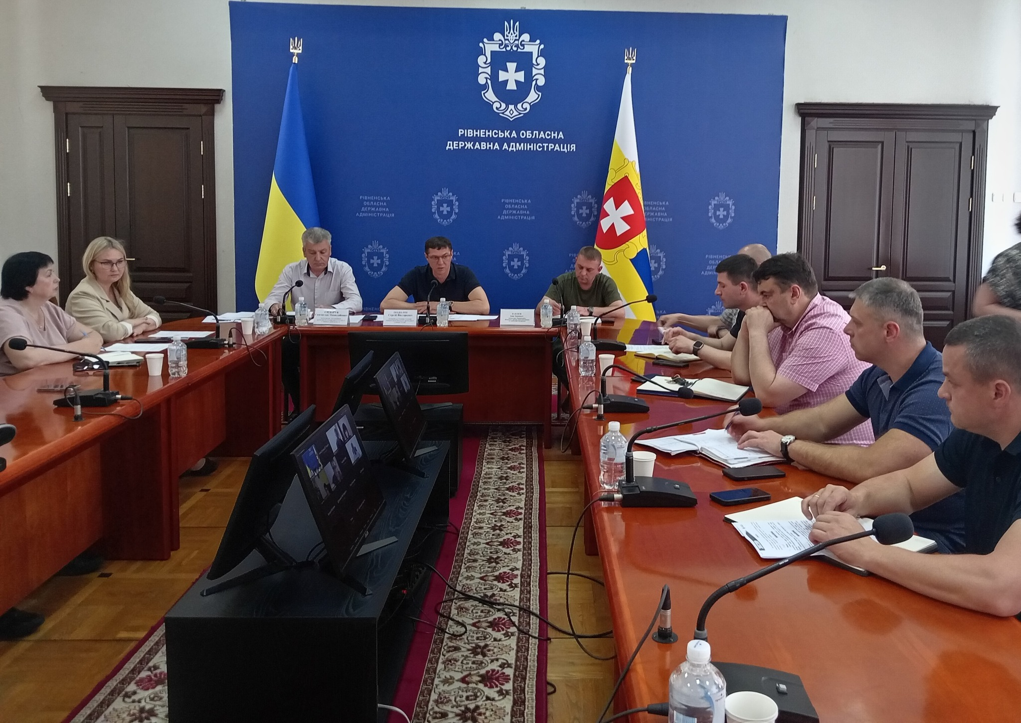 нарада з керівниками закладів, за участю правоохоронних органів й ТЦК та СП, яка пройшла під керівництвом першого заступника голови Рівненської ОДА Сергія Подоліна