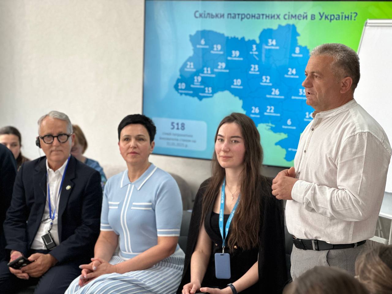 Політичний радник Єврокомісії Фернандо Фонсека, заступниця голови Рівненської ОДА Людмила Шатковська, координаторка програм із захисту дітей Львівського офісу ЮНІСЕФ Марія Мусійчук та начальник служби у справах дітей ОДА Віктор Марчук